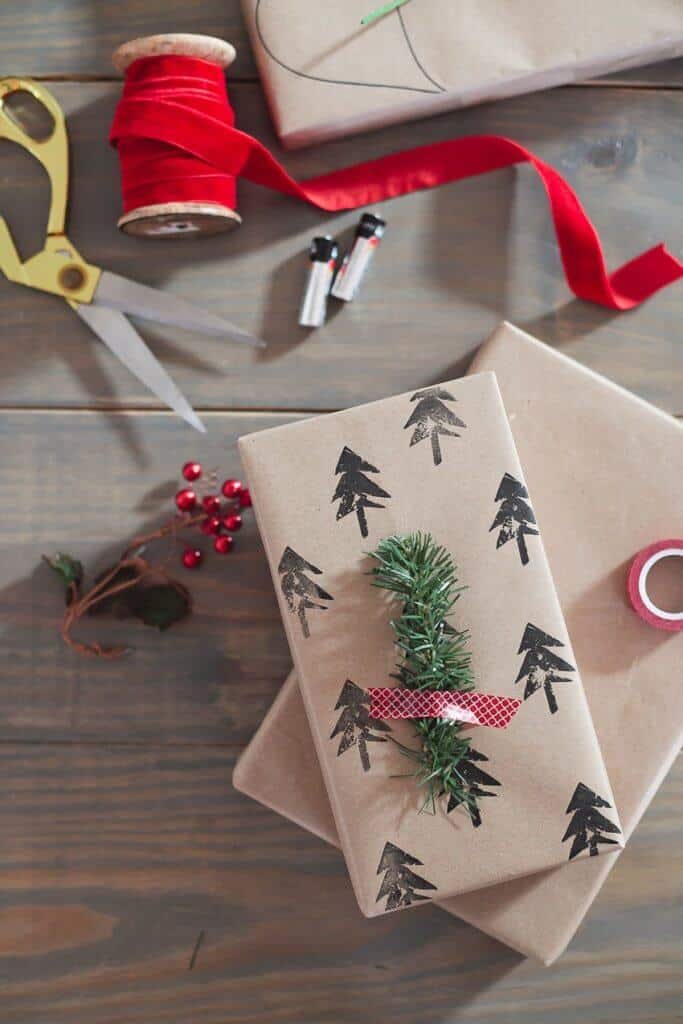 18 Clever & Inexpensive Gift Wrapping Ideas For Any Occasion - Farmers'  Almanac - Plan Your Day. Grow Your Life.